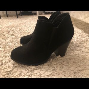 Black ankle botties